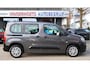 Citroën Berlingo 110 Pk Benzine 5-Persoons *Origineel Navigatie * Cruise Control * Airco * Hoge Zit * DAB Radio * Tevens Apple Car Play / Android Auto voor Maps & Spotify * Vingerhoets; Vierde Generatie Eersteklas Service, al meer dan 100 jaar........