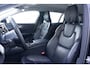 Volvo V60 T6 340PK Automaat Recharge AWD Inscription / Lederen bekleding / Stoel- en stuurverwarming / Harman Kardon / Semi-elektrische trekhaak / Keyless Entry / Elektrische stoelen met geheugen