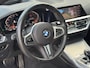BMW 3-Serie 320i High Executive M-SPORT VOL! SCHUIFDAK l H/K l HUD l 360 l CARPLAY l DAB l M-PERF REMMEN l ORG.NL