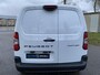 Peugeot e-Partner L1 50 kWh 136pk | ACTIE! | 8 jaar garantie | NAVI | Multimedia | Apple Carplay | Android Auto | Achteruitrijcamera | Parkeersensoren voor en achter | Dode hoek detectie | Surround view | Licht- en regensensor | Mistlampen | Stuurwielbediening | Digital cockpit | Bestuurdersstoel comfort | Reservewiel | van €30.679,21 voor €26.295