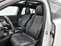 Peugeot e-2008 SUV EV GT Pack 50 kWh 136pk | Navigatie | Schuif-/kanteldak | Achteruitrijcamera | Stoelverwarming | Full Led koplampen | 3D Cockpit | Lederen sportstoelen | Keyless | Parkeersensoren v+a | Adaptieve Cruise Control | Dodehoeksensor | Apple Carplay / Android Auto | DAB+ radio | Donker getint glas | 18" lichtmetalen velgen |