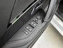 Peugeot e-2008 SUV EV GT Pack 50 kWh 136pk | Navigatie | Schuif-/kanteldak | Achteruitrijcamera | Stoelverwarming | Full Led koplampen | 3D Cockpit | Lederen sportstoelen | Keyless | Parkeersensoren v+a | Adaptieve Cruise Control | Dodehoeksensor | Apple Carplay / Android Auto | DAB+ radio | Donker getint glas | 18" lichtmetalen velgen |