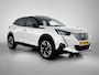 Peugeot e-2008 SUV EV GT Pack 50 kWh 136pk | Navigatie | Schuif-/kanteldak | Achteruitrijcamera | Stoelverwarming | Full Led koplampen | 3D Cockpit | Lederen sportstoelen | Keyless | Parkeersensoren v+a | Adaptieve Cruise Control | Dodehoeksensor | Apple Carplay / Android Auto | DAB+ radio | Donker getint glas | 18" lichtmetalen velgen |