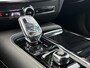 Volvo V60 2.0 T6 Plug-in hybrid AWD Plus Dark | 360° Camera | Stoel en stuurverwarming | Trekhaak | Adaptieve cruise control | Harman/Kardon audio | BLIS dodehoekdetectie |