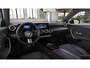 Mercedes-Benz A-klasse 180 Business Solution AMG | Panoramaschuifdak | Premium Plus | 19”AMG-velgen | Head-up display | Dodehoekassistent |