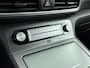Hyundai Kona Electric EV Premium 64 kWh | Stoel verwarming en ventilatie | Navigatie en Apple Carplay Android auto | Stuurwiel verwarming | Soh 96,8% |
