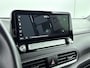 Hyundai Kona Electric EV Fashion 64 kWh | Dodehoek detectie | Parkeersensoren achter en Camera | Warmtepomp | Soh 96,6% |