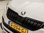Skoda Karoq 1.5 TSI ACT Sportline 150Pk Automaat (VIRTUAL COCKPIT, APPLE CARPLAY, GROOT NAVI, KUIPSTOELEN, STUUR/STOELVERWARMING, ZWART HEMEL, TREKHAAK, CAMERA, SFEERVERLICHTING, NIEUWSTAAT)