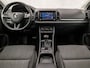 Skoda Karoq 1.5 TSI ACT Sportline 150Pk Automaat (APPLE CARPLAY, GROOT NAVI, CLIMATE, STOELVERWARMING, SPORTSTOELEN, ADAPTIVE CRUISE, KEYLESS, PARKEERSENSOREN, TREKHAAK, NIEUWSTAAT)