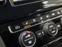 Volkswagen Golf Variant 1.2 TSI Sportline Automaat (APPLE CARPLAY, NAVIGATIE, CLIMATE, STOELVERWARMING, GETINT GLAS, SPORTSTOELEN, LM VELGEN, PARKEERSENSOREN, NIEUWE APK, NIEUWSTAAT)