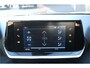 Peugeot 2008 Benzine 100 Pk Luxe Active uitvoering * Navigatie * Achteruitrij Camera * Climate & Cruise Control * L.M. Velgen * Dab Radio * Vingerhoets; Vierde Generatie Eersteklas Service, al meer dan 100 jaar.....