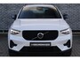 Volvo XC40 2.0 B4 Plus Dark | Trekhaak | Adaptive cruise control | 19" velgen | Voorruitverwarming | Dode hoek detectie BLIS | Harman Kardon audio |