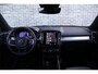 Volvo XC40 2.0 B4 Plus Dark | Trekhaak | Adaptive cruise control | 19" velgen | Voorruitverwarming | Dode hoek detectie BLIS | Harman Kardon audio |