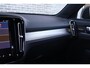 Volvo XC40 2.0 B4 Plus Dark | Trekhaak | Adaptive cruise control | 19" velgen | Voorruitverwarming | Dode hoek detectie BLIS | Harman Kardon audio |