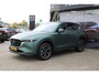 Mazda CX-5 2.0 e-SkyActiv-G M Hybrid 165 Exclusive-Line+Com.P , Automaat, Matte Metallic Pine Green gewrapped, Black Comfort Pack, Navi, Adap.Cruise, Clima, Apple Carplay, 360 Camera, PDC, HUD, Stuur/Stoelverwarming, 19" LMV