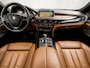 BMW X5 xDrive40e High Executive Sport 313Pk Automaat (PANORAMADAK, GROOT NAVI, HEAD-UP DISPLAY, MEMORY SEATS, ZWART HEMEL, HARMAN/KARDON, ADAPTIVE CRUISE, CAMERA, SFEERVERLICHTING, NIEUWSTAAT)
