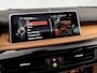 BMW X5 xDrive40e High Executive Sport 313Pk Automaat (PANORAMADAK, GROOT NAVI, HEAD-UP DISPLAY, MEMORY SEATS, ZWART HEMEL, HARMAN/KARDON, ADAPTIVE CRUISE, CAMERA, SFEERVERLICHTING, NIEUWSTAAT)