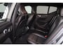 Volvo XC40 T3 Momentum - Sensus navigatie - Cimate Control - Cruise Control - FULL-LED-koplampen - Lederen bekleding - Verwarmbare voorstoelen - Verwarmbare voorruit - Draadloos telefoonlader - Getint glas - 18' LMV - Trekhaak semi elektrisch inklapbaar