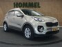 Kia Sportage 1.6 GDI DynamicLine - ORIGINEEL NEDERLANDSE AUTO - AFKOMSTIG VAN 2E EIGENAAR - COMPLETE ONDERHOUDSHISTORIE AANWEZIG - VASTE TREKHAAK - TREKGEWICHT 1400 KG - PARKEERSENSOREN ACHTER - CLIMATE CONTROL - 17 INCH LICHT METALEN VELGEN - NAVIGATIE - CRUISE CONTROL - CAMERA- PASSAGIERSSTOEL IN HOOGTE VERSTELBAAR