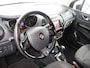 Renault Captur 1.2 TCe Dynamique Airco auto, Audio-navigatie full map, Cruise control, Hill hold functie, Regensensor, Stuurbekrachtiging snelheidsafhankelijk, Keyless entry, De Renault Captur 1.2 TCe Dynamique is een compacte SUV die stijl en praktisch gemak perfect combineert. Met zijn opvallende design, hoge instap en verrassend ruime interieur is hij ideaal vo