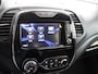 Renault Captur 1.2 TCe Dynamique Airco auto, Audio-navigatie full map, Cruise control, Hill hold functie, Regensensor, Stuurbekrachtiging snelheidsafhankelijk, Keyless entry, De Renault Captur 1.2 TCe Dynamique is een compacte SUV die stijl en praktisch gemak perfect combineert. Met zijn opvallende design, hoge instap en verrassend ruime interieur is hij ideaal vo