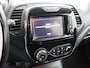 Renault Captur 1.2 TCe Dynamique Airco auto, Audio-navigatie full map, Cruise control, Hill hold functie, Regensensor, Stuurbekrachtiging snelheidsafhankelijk, Keyless entry, De Renault Captur 1.2 TCe Dynamique is een compacte SUV die stijl en praktisch gemak perfect combineert. Met zijn opvallende design, hoge instap en verrassend ruime interieur is hij ideaal vo