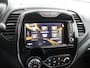 Renault Captur 1.2 TCe Dynamique Airco auto, Audio-navigatie full map, Cruise control, Hill hold functie, Regensensor, Stuurbekrachtiging snelheidsafhankelijk, Keyless entry, De Renault Captur 1.2 TCe Dynamique is een compacte SUV die stijl en praktisch gemak perfect combineert. Met zijn opvallende design, hoge instap en verrassend ruime interieur is hij ideaal vo
