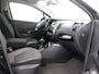 Renault Captur 1.2 TCe Dynamique Airco auto, Audio-navigatie full map, Cruise control, Hill hold functie, Regensensor, Stuurbekrachtiging snelheidsafhankelijk, Keyless entry, De Renault Captur 1.2 TCe Dynamique is een compacte SUV die stijl en praktisch gemak perfect combineert. Met zijn opvallende design, hoge instap en verrassend ruime interieur is hij ideaal vo