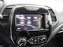 Renault Captur 1.2 TCe Dynamique Airco auto, Audio-navigatie full map, Cruise control, Hill hold functie, Regensensor, Stuurbekrachtiging snelheidsafhankelijk, Keyless entry, De Renault Captur 1.2 TCe Dynamique is een compacte SUV die stijl en praktisch gemak perfect combineert. Met zijn opvallende design, hoge instap en verrassend ruime interieur is hij ideaal vo