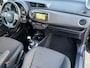 Toyota Yaris 1.3 VVT-i Dynamic | Navigatie | Trekhaak | Panoramadak | Cruise control | Licht metalen velgen |