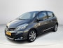 Toyota Yaris 1.3 VVT-i Dynamic | Navigatie | Trekhaak | Panoramadak | Cruise control | Licht metalen velgen |