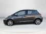 Toyota Yaris 1.3 VVT-i Dynamic | Navigatie | Trekhaak | Panoramadak | Cruise control | Licht metalen velgen |