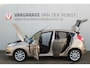 Ford Fiesta 1.0-100pk EcoBoost Titanium. Nette en erg goed onderhouden Ford Fiesta. Airco, navigatie, telefoonvoorb., LM wielen, cruise control, parkeersensoren achter etc.