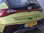 Hyundai i20 1.0 T-GDI Premium / Fabrieksgarantie tot 02-2029 / Dealer onderhouden / Allseason banden / Trekhaak afneembaar / Stuur-, Stoel en Achterbank verwarming / Trekgewicht 1110 kg / Achteruitrijcamera / Keyless Entry/Start /
