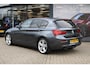 BMW 1-Serie 120i Sport Line 184PK , Trekhaak, Navi, PDC, Cruise, Bluetooth, LMV 18 Inch, Stoelverwarming