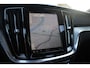 Volvo V60 T6 Plug-in hybrid AWD Plus Dark | Adaptive Cruise & Pilot Assist | Semi-Elektrische Trekhaak | Verwarmbare Voorruit | Premium Audio by Harman Kardon | 360-Camera | Stoel&Stuurverwarming |