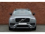 Volvo XC90 T8 Ultimate Dark | Verwarmbare voorstoelen | Massagefunctie voorstoelen | Verwarmbare achterbank | Premium Audio by Bowers & Wilkin | Panorama dak | Rondom zichtcamera | Luchtvering | 20 inch Lichtmetalen velgen | Semi elektrische trekhaak