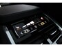 Volvo XC90 T8 Ultimate Dark | Verwarmbare voorstoelen | Massagefunctie voorstoelen | Verwarmbare achterbank | Premium Audio by Bowers & Wilkin | Panorama dak | Rondom zichtcamera | Luchtvering | 20 inch Lichtmetalen velgen | Semi elektrische trekhaak
