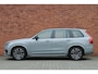 Volvo XC90 T8 Ultimate Dark | Verwarmbare voorstoelen | Massagefunctie voorstoelen | Verwarmbare achterbank | Premium Audio by Bowers & Wilkin | Panorama dak | Rondom zichtcamera | Luchtvering | 20 inch Lichtmetalen velgen | Semi elektrische trekhaak