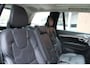 Volvo XC90 T8 Ultimate Dark | Verwarmbare voorstoelen | Massagefunctie voorstoelen | Verwarmbare achterbank | Premium Audio by Bowers & Wilkin | Panorama dak | Rondom zichtcamera | Luchtvering | 20 inch Lichtmetalen velgen | Semi elektrische trekhaak