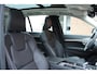 Volvo XC90 T8 Ultimate Dark | Verwarmbare voorstoelen | Massagefunctie voorstoelen | Verwarmbare achterbank | Premium Audio by Bowers & Wilkin | Panorama dak | Rondom zichtcamera | Luchtvering | 20 inch Lichtmetalen velgen | Semi elektrische trekhaak