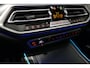 BMW X5 xDrive45e M Sport / Maxton Design Bodykit V.2 / Panoramadak / Stoelmassage / BMW Laser koplampen / Stoelkoeling + verwarming / Luchtvering / Rondomzichtcamera / HUD / Apple Carplay - Android Auto / Keyless / Lederen bekleding / Achteruitrijcamera / Stuurwielverwarming / Ambienteverlichting / Shadow Line koplampen