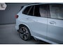 BMW X5 XDrive 50e | SKYLOUNGE | M SPORTSTOELEN | MASSAGE | STOELVERKOELING & VERWARMING | BOWERS & WILKINS | SFEERVERLICHTING | 360 CAMERA | CARPLAY | SPOILERPAKKET |