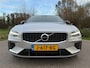 Volvo V60 2.0 T6 Twin Engine AWD R-Design Automaat / 1e Eigenaar / Harman-Kardon / Panoramadak / Trekhaak / Leder / Camera / LED /