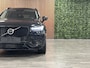 Volvo XC90 T8 AWD Recharge R-Design | Luchtvering | Trekhaak | 360° Camera | Head-Up Display | Harman Kardon | Schuifdak | Adaptieve Cruise Control | Standkachel met Volvo On Call App | Stoelverwarming voor+achter | Stuurwielverwarming | 22 Inch | Full LED Meesturen