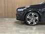 Volvo XC90 T8 AWD Recharge R-Design | Luchtvering | Trekhaak | 360° Camera | Head-Up Display | Harman Kardon | Schuifdak | Adaptieve Cruise Control | Standkachel met Volvo On Call App | Stoelverwarming voor+achter | Stuurwielverwarming | 22 Inch | Full LED Meesturen