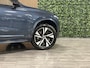 Volvo XC90 T8 AWD Recharge R-Design | Trekhaak | Schuifdak | Adaptieve Cruise Control | Stoel en Stuurwielverwarming | Parkeercamera | Pilot Assist | Elektrische voorstoelen geheugen | Lederen bekleding | Zitting verlenging voorstoelen | 20 Inch | Keyless Drive | Pa
