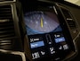 Volvo XC90 T8 AWD Recharge R-Design | Trekhaak | Schuifdak | Adaptieve Cruise Control | Stoel en Stuurwielverwarming | Parkeercamera | Pilot Assist | Elektrische voorstoelen geheugen | Lederen bekleding | Zitting verlenging voorstoelen | 20 Inch | Keyless Drive | Pa