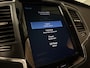 Volvo XC90 T8 AWD Recharge R-Design | Trekhaak | Schuifdak | Adaptieve Cruise Control | Stoel en Stuurwielverwarming | Parkeercamera | Pilot Assist | Elektrische voorstoelen geheugen | Lederen bekleding | Zitting verlenging voorstoelen | 20 Inch | Keyless Drive | Pa