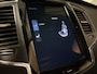 Volvo XC90 T8 AWD Recharge R-Design | Trekhaak | Schuifdak | Adaptieve Cruise Control | Stoel en Stuurwielverwarming | Parkeercamera | Pilot Assist | Elektrische voorstoelen geheugen | Lederen bekleding | Zitting verlenging voorstoelen | 20 Inch | Keyless Drive | Pa